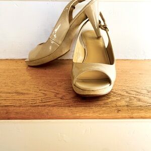 NEW LISTING Nine West Patent Leather Slingback Shoes